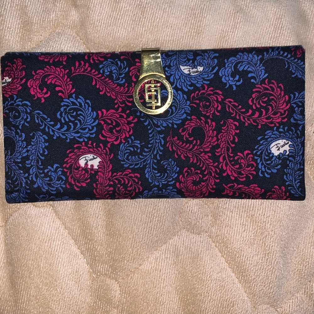Floral wallet made in Italy (no callouts)